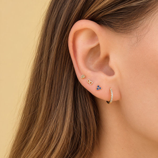 Tiny Heart Diamond Stud Gold