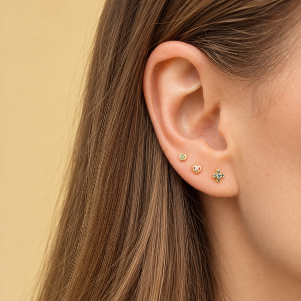 Tiny Heart Diamond Stud Gold